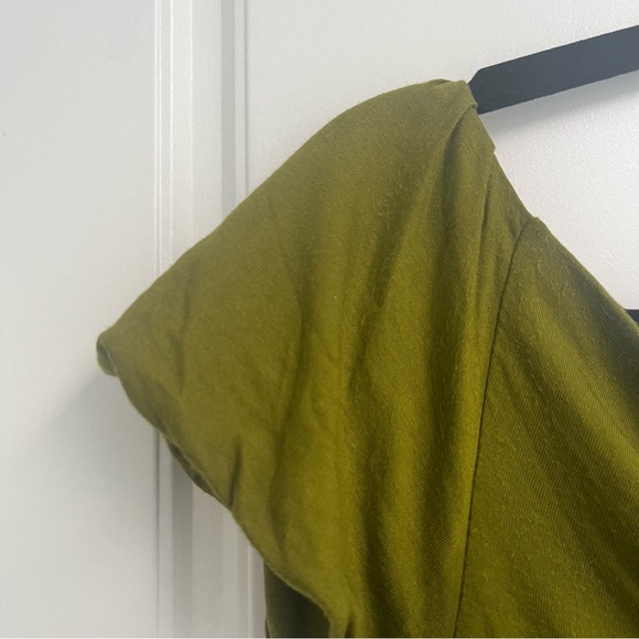 Banana Republic top, great for work. Green, cute cap sleeve, slight cowl neck. - Picture 2 of 7